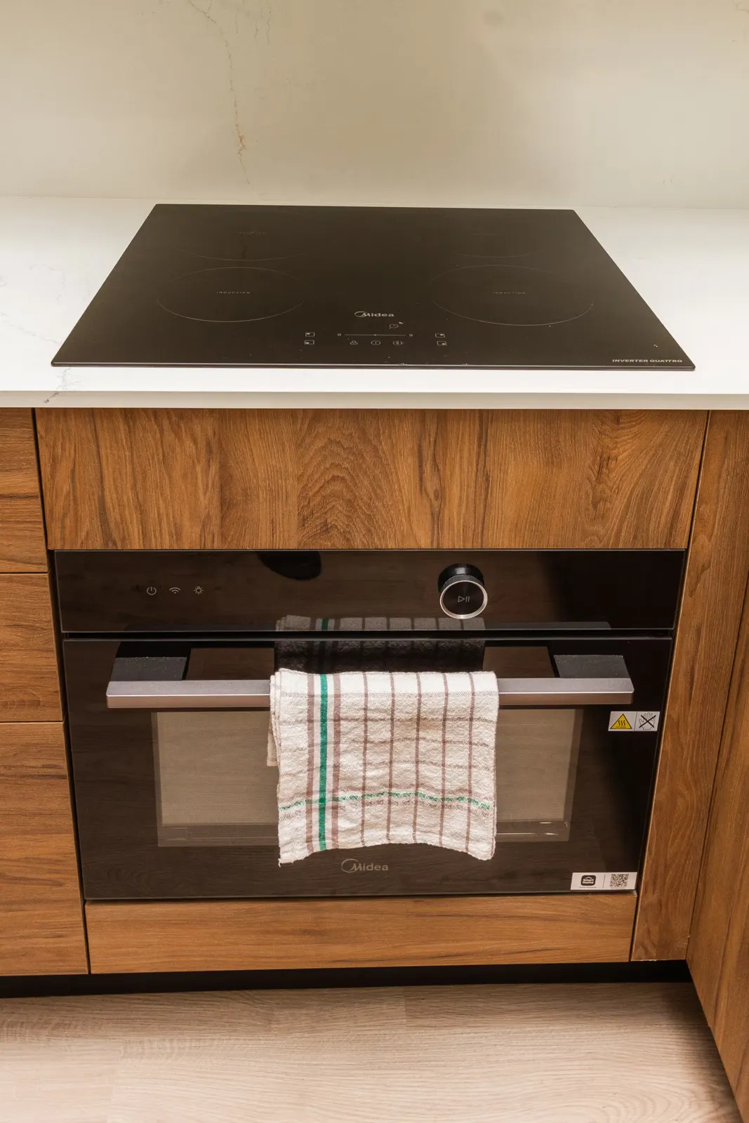 Induction hob and built-in oven