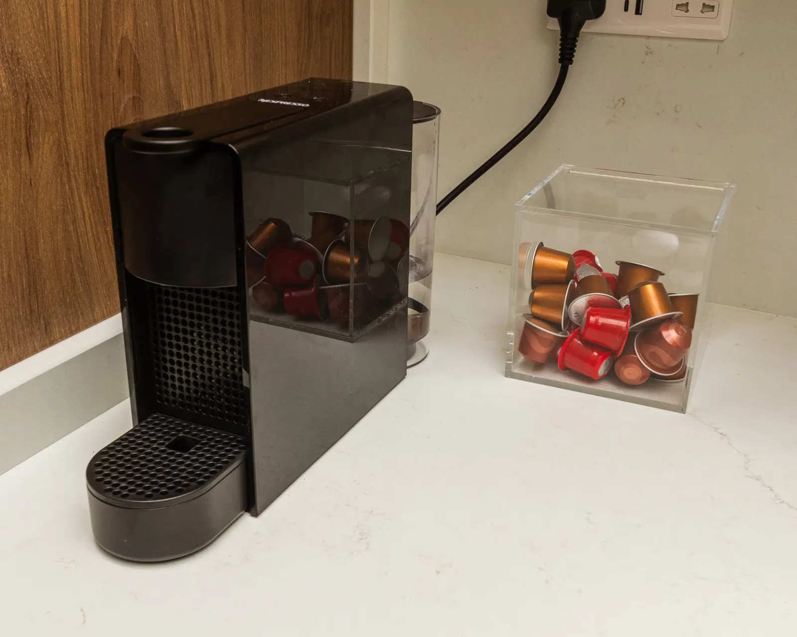Coffee capsule machine