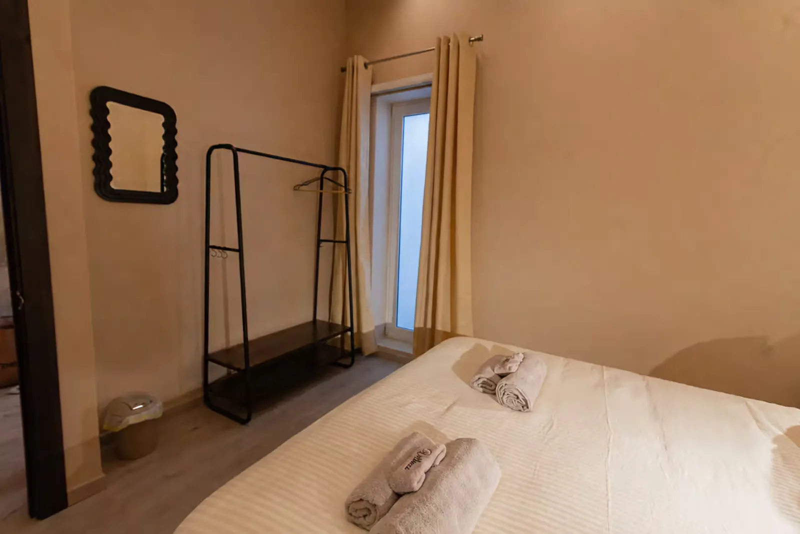 Clothes rail and mirror